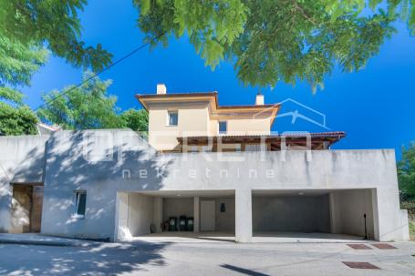 PRODAJA, KUĆA/VILLA, PAG - PAG CENTAR, 290 m2 na parceli od 426 m2