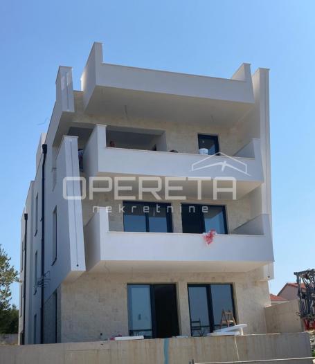 Novogradnja -Trosoban stan s privatnim liftom i krovnom terasom, Kožino, Zadar