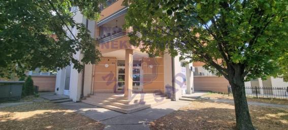 Useljiv Namesten REnoviran Dvosoban stan LIpov Gaj 576128