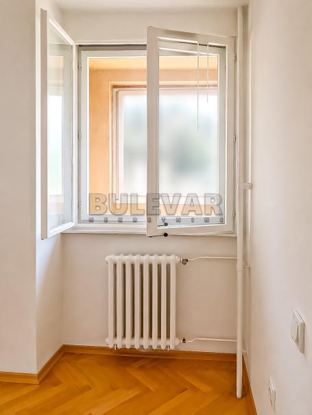 Dvosoban stan 67m2, kod Narodnog pozorišta
