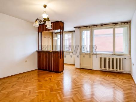 Odličan dvosoban stan 59m2, VISOKO PRIZEMLJE – Naselje Kičevo (širi centar), top lokacija