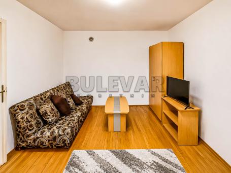 Izdaje se odlična garsonjera kod Pravnog fakulteta, 30m2