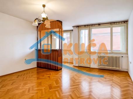 Odličan dvosoban stan 59m2, VISOKO PRIZEMLJE – Naselje Kičevo (širi centar), top lokacija