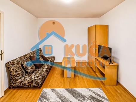 Izdaje se odlična garsonjera kod Pravnog fakulteta, 30m2