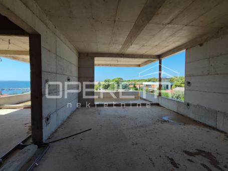 Novogradnja - Dvosoban stan s krovnom terasom i bazenom, Povljana, otok Pag
