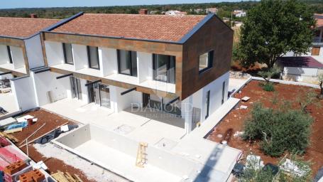 Poreč, okolica, atraktivna villa okružena zelenilom