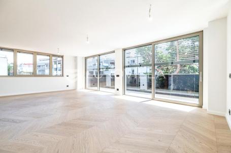 Zagreb, Medvedgradska, luksuzan četverosobni penthouse s bazenom 324 m²