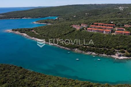Istra, Duga Uvala, prizemlje, adaptirani apartman u sklopu naselja s pogledom na more,150 m od mora