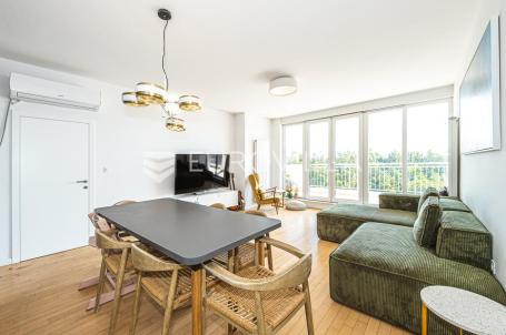 Zagreb, Vinogradi, odličan četverosoban penthouse s velikom terasom i panoramskim pogledom, 121 m²