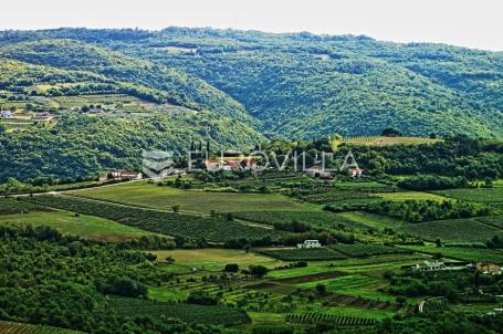 Istra, Labin, građevinsko zemljište 1400 m² u šumskoj idili