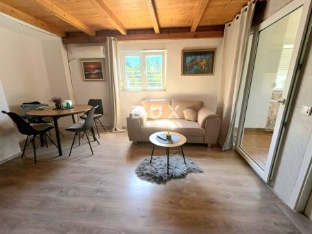 Istra, Červar Porat, 4SS+DB renoviran dvoetažni privatan stan, 250m od plaža
