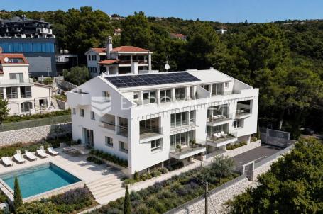 Opatija Privé, ekskluzivan četverosoban stan 141.37 m², bazen, teretana