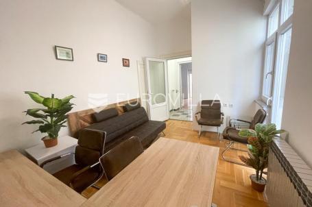 Osijek, Centar, poslovni prostor za najam u centru grada, s uključenim režijama, površine 61,94 m²