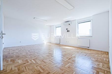 Zagreb, Trešnjevka, peterosoban stan parkirno mjesto, 118.83 m²