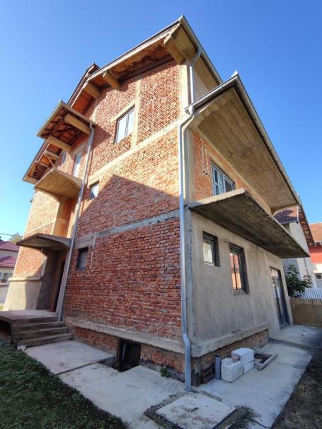 Kuća  od 450m2 na atraktivnoj lokaciji u gradu