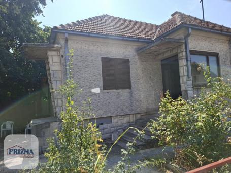 Kuća na lepoj lokaciji