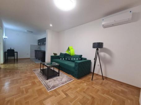 Jednoiposoban stan u širem centru sa prelepim pogledom na Nišavu ID#8781