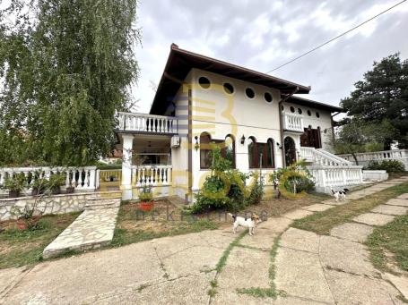 Vranić, 157m2 +80m2, plac 7,7 ari