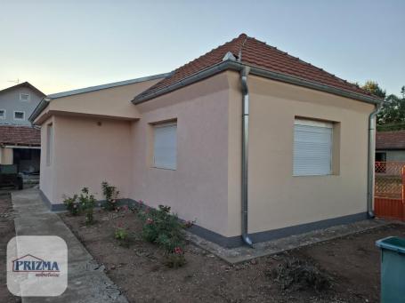 Porodična prizemna kuća sa pomočmom objektima