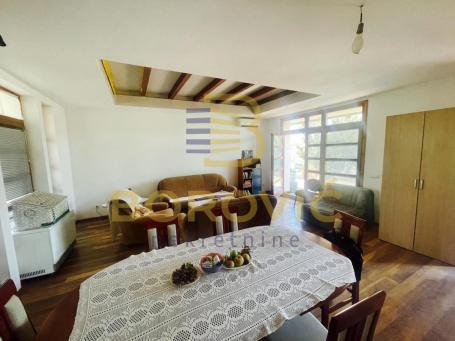 Surčin, 148m2, 5 ari