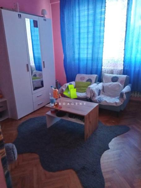 Dvosoban stan na odličnoj lokaciji u blizini Pravnog fakulteta ID#9086